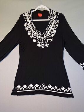 V Christina Sz XL  Black Tunic with White Embroidered V-Neck